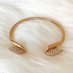 ✨ MADEWELL || Gold Arrow Bangle